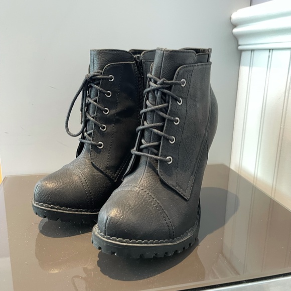 BLACK COMBAT BOOT HEELS - Picture 1 of 5